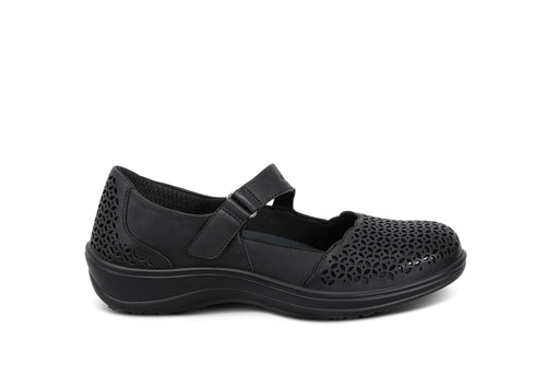 Julie - Image 8
